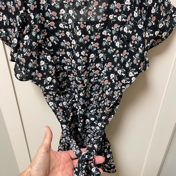 Max Studio sleeveless ruffled blouse - Picture 13 of 15